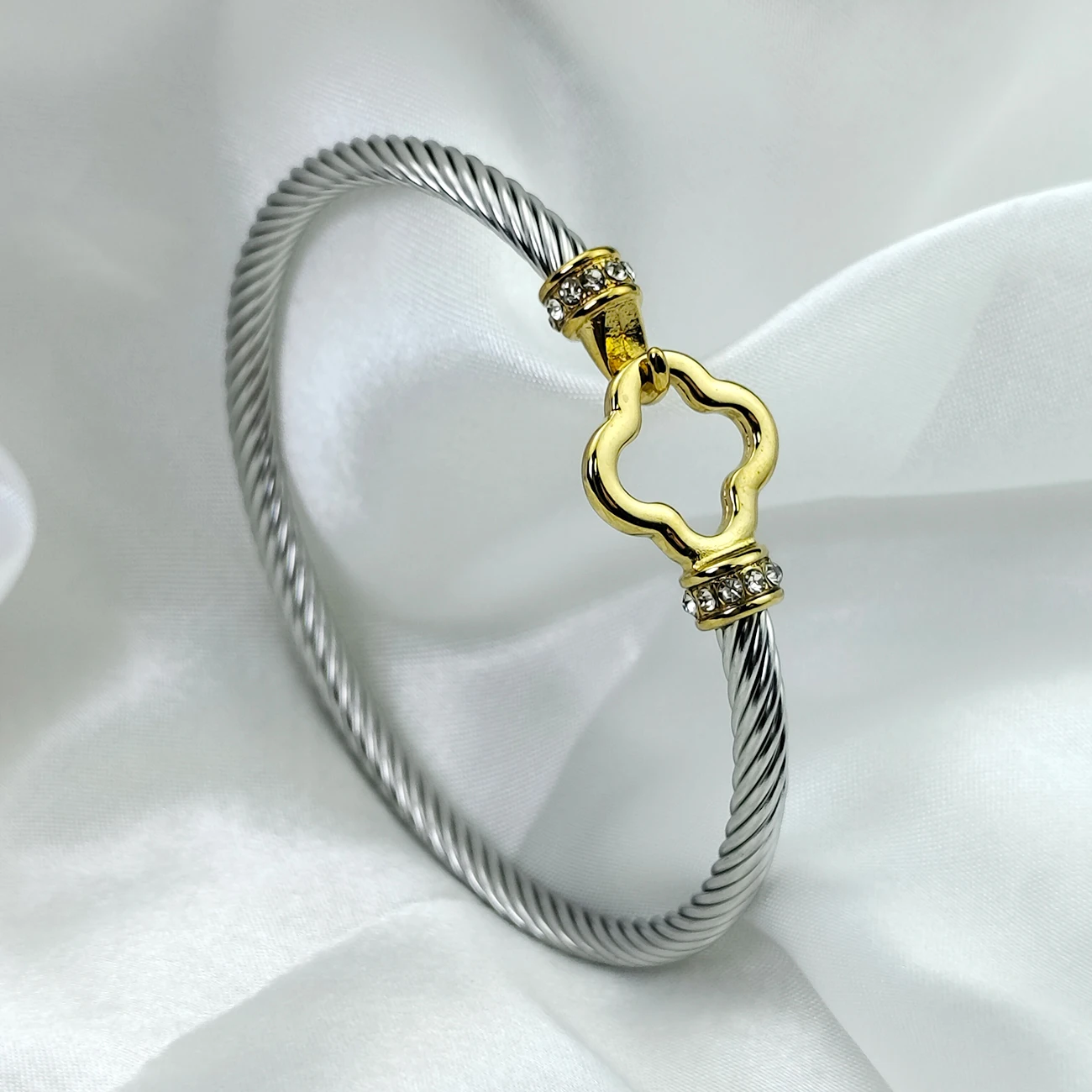 

Designed for women Stainless steel cable open end bracelet with jewelry gift bag suitable for family loved ones friends Gifts