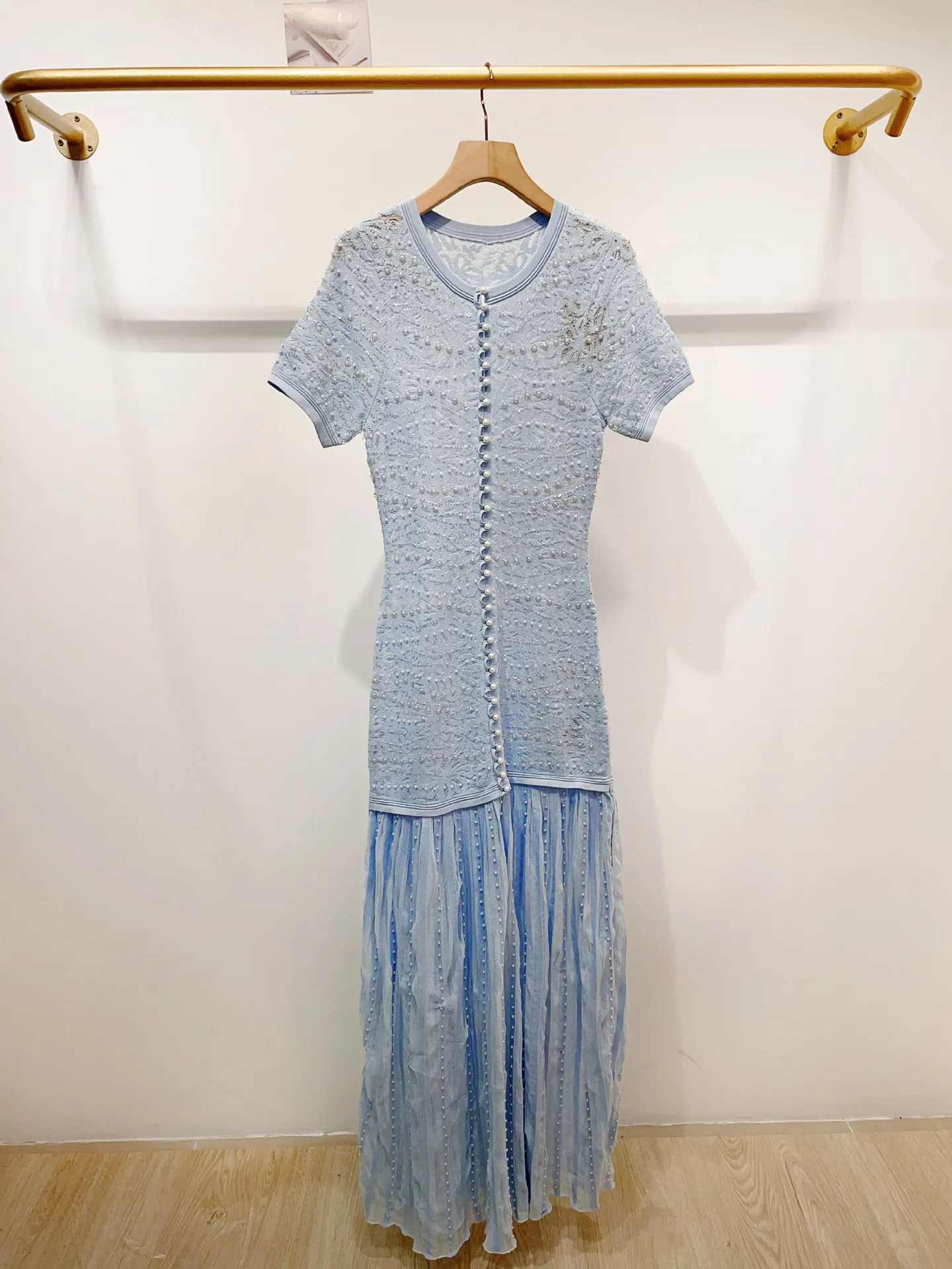 Damesjurk van kantjacquard gebreid met parelversiering, ronde hals, enkelrijig, geplooide stiksels, elegante damesjurk - afbeelding 1