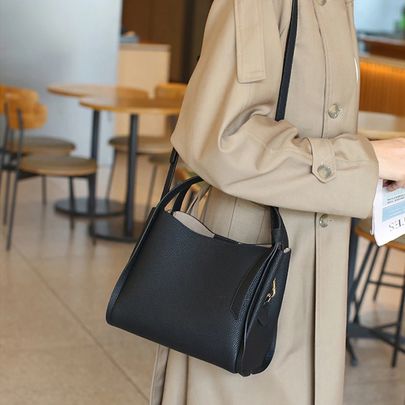 

Female Cowhide Fashion Luxury Designer Handbag Women Cow Genuine Leather Shoulder Bag Lady Commuting Large Capacity Bucket Bags