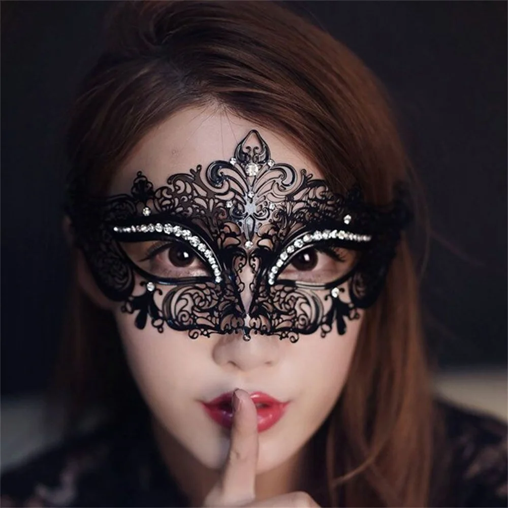 Black Diamond-Encrusted Mask Ultra-Thin Hollow Lace Masquerade Eye Mask Adult Princess Half Face Mask Halloween Prom Party Props