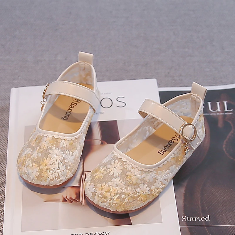 

Mumoresip Girls Mesh Shoes Sweet Flowers Kids Princess Flats Breathable Soft Bottom 2026 Brand New Children Casual Sandals