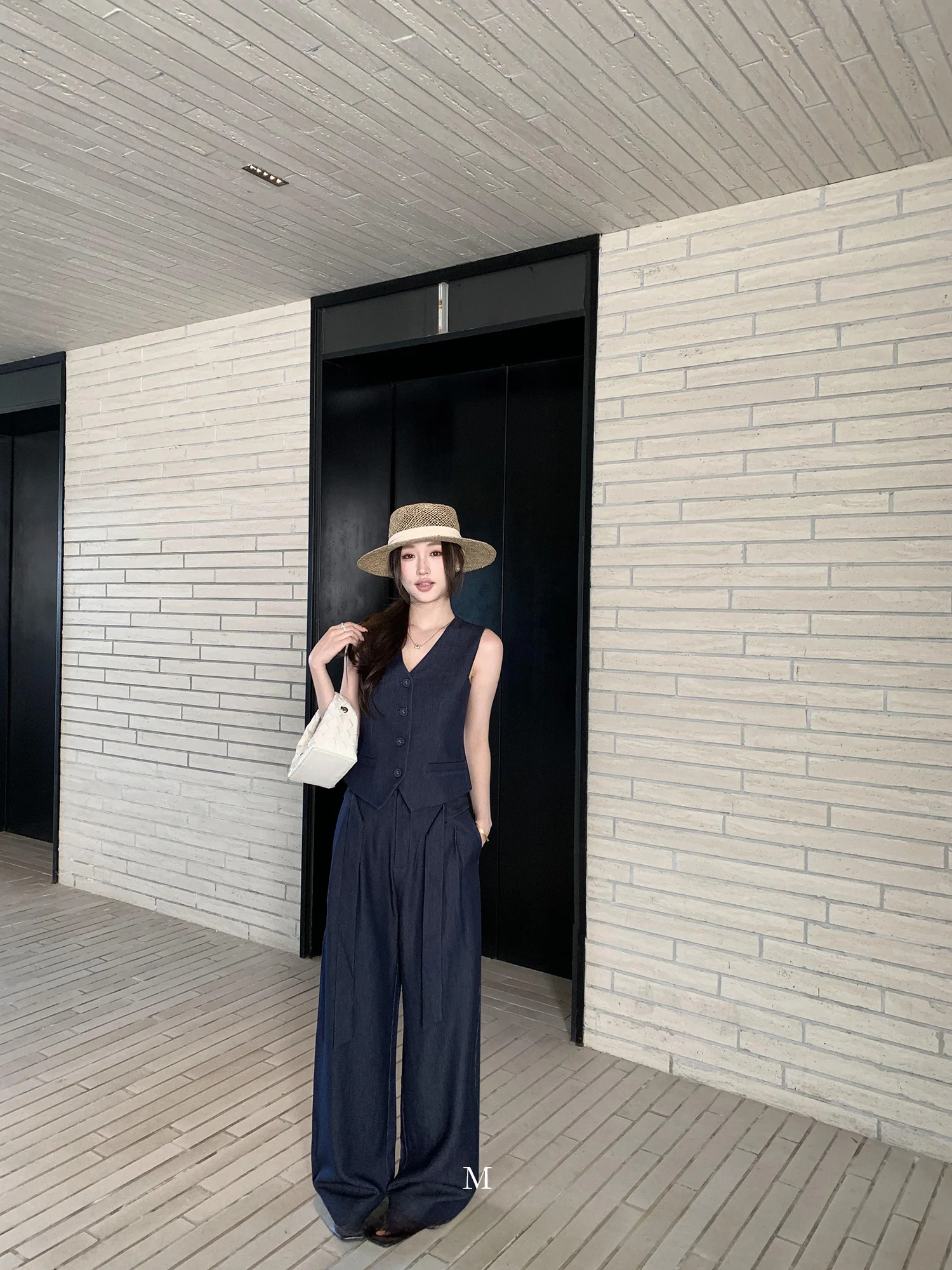 

Chen Mi Fan High nce Formula Vintage Denim V-ne Tank Top And Wide Leg Casual Pants Set Women's Faion Spring Coll...