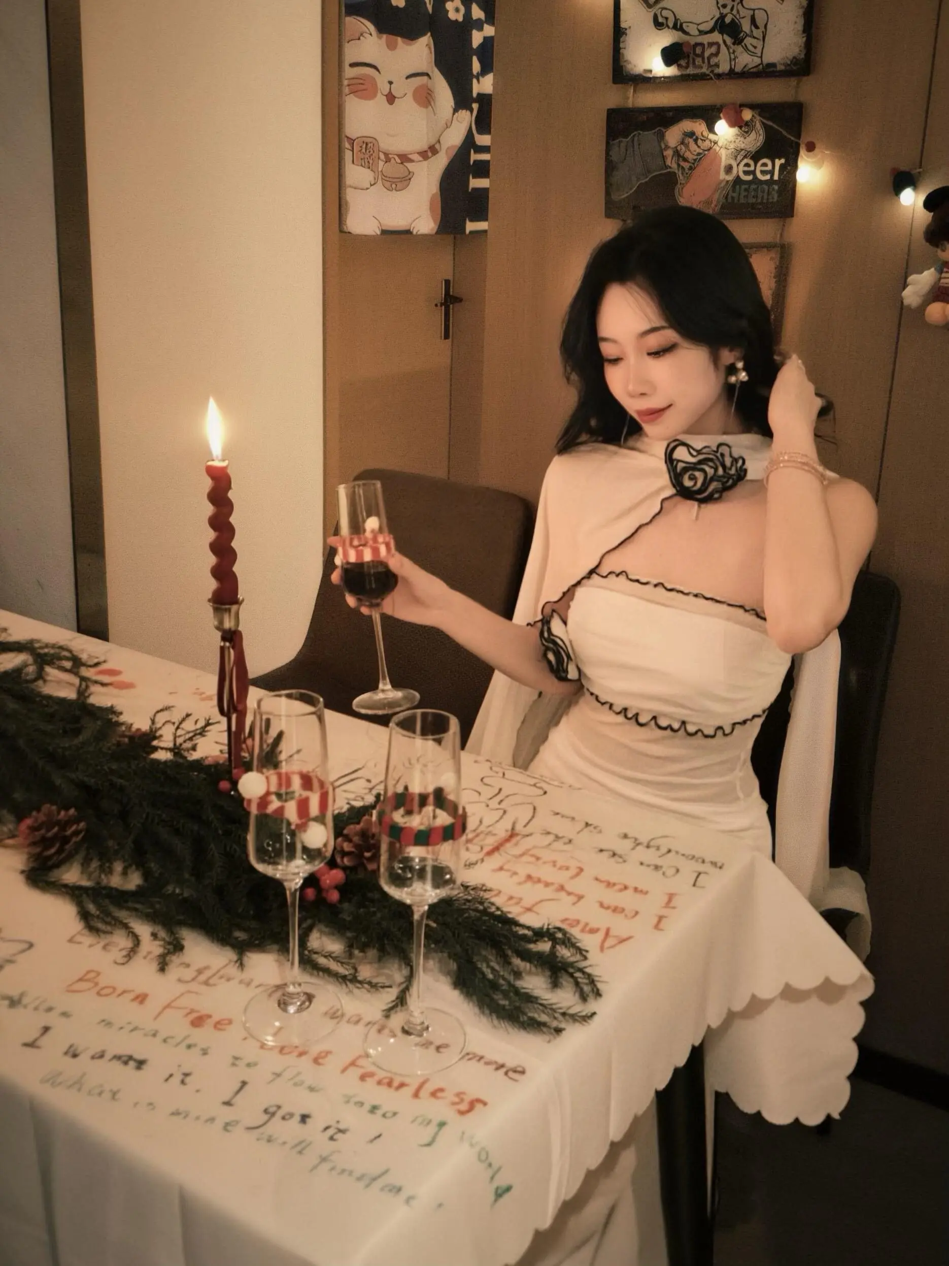 

Элегантное женское платье-футляр Ele White Strapl Slim Fit: высококачественный дизайн, вдохновленный стилем «Тысяча золотых ветров», для осени и зимы.