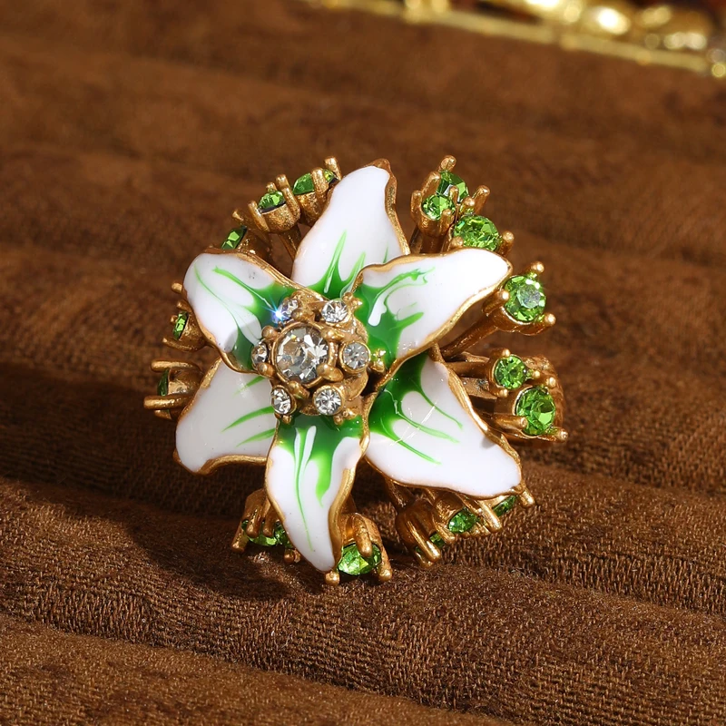 

Vintage Enamel Flower Ring For Woman White Green Leaf Petal Rhinestone Gold Color Cocktail Jewelry Wedding 2025 New Arrival