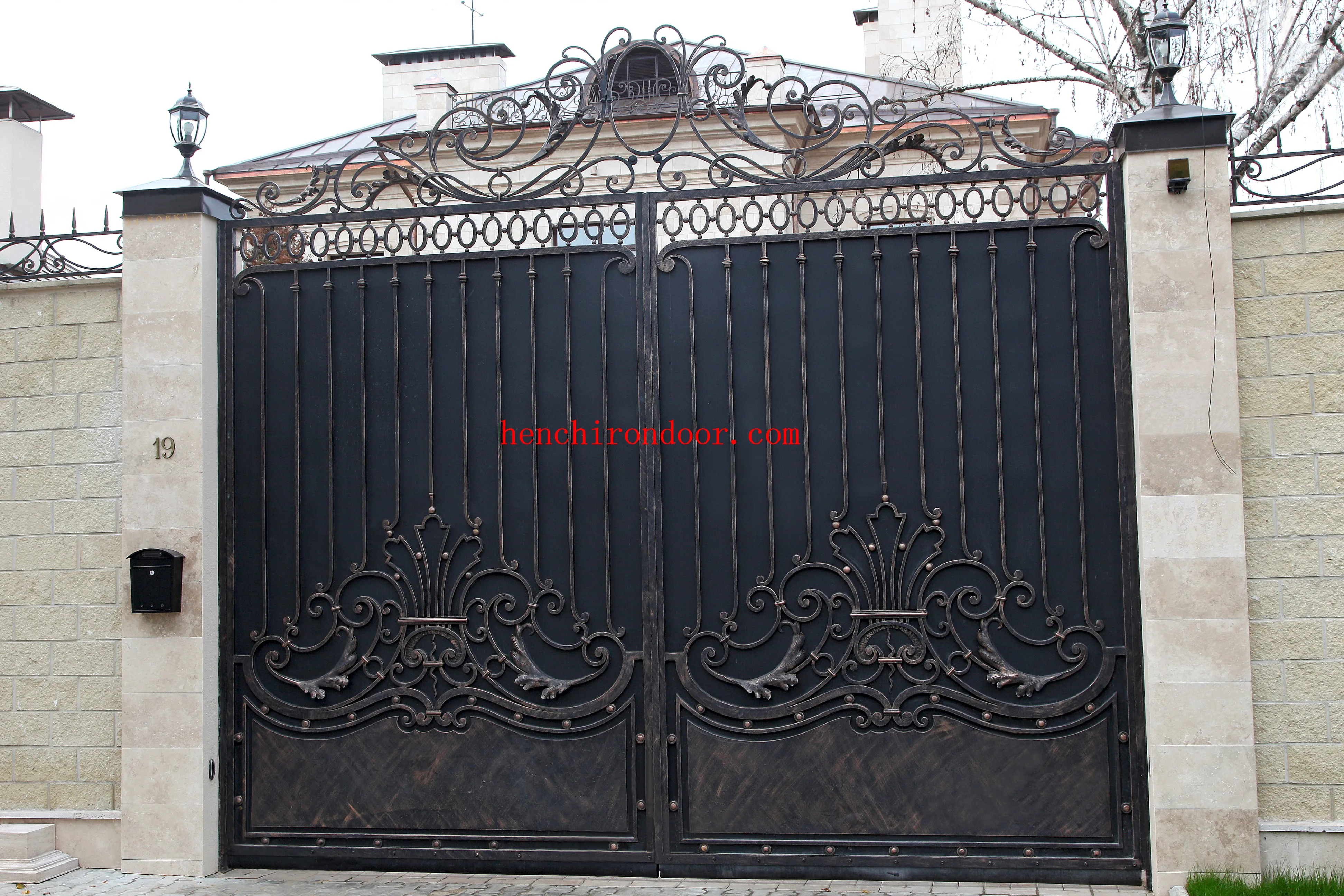 Home Villa Steel Metal Driveway Aluminum Wrought Iron Gates Door Railing Fence Designs Wg11