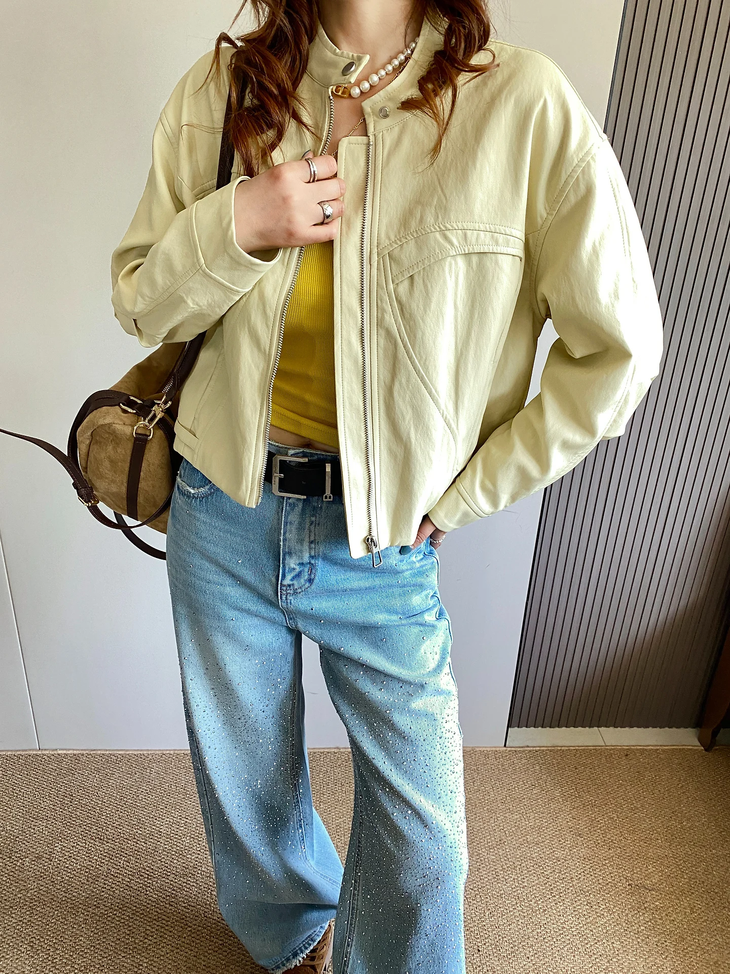 Jaqueta Feminina de Couro PU Primavera 2026 com Gola Alta, Caimento Solto, Efeito Emagrecedor, Estilo Motociclista, Versátil e Quente para Uso Diário