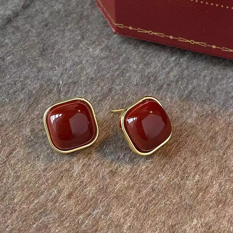

Elegant Wine Red Heart Shaped Earrings Set for Women Autumn Winter New Style Bridal Jewelry with Gold Frame for Commuting Daily