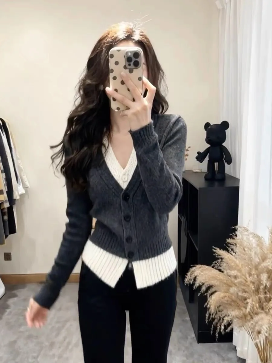 

ay V-Ne Knitted ort Sweater Women's Autumn Winter Slim Fit Base irt Top Unique High-End Feeling Padded Two-Piece Effect