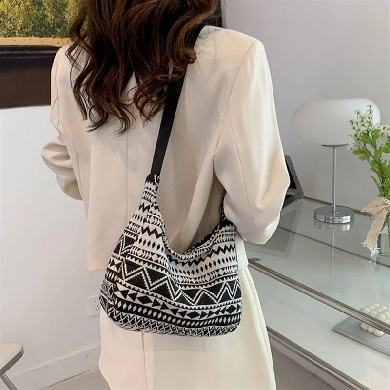 Female Shoulder Messenger Bag Trend Bag Simple Zipper Handbags Ethnic Style Canvas Shoulder Bag Small Tote 2023 Woven Beach Bag