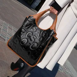 Nuova borsa da donna a colori a contrasto borsa tote in pelle bovina stampata con lettera alla moda e atmosferica