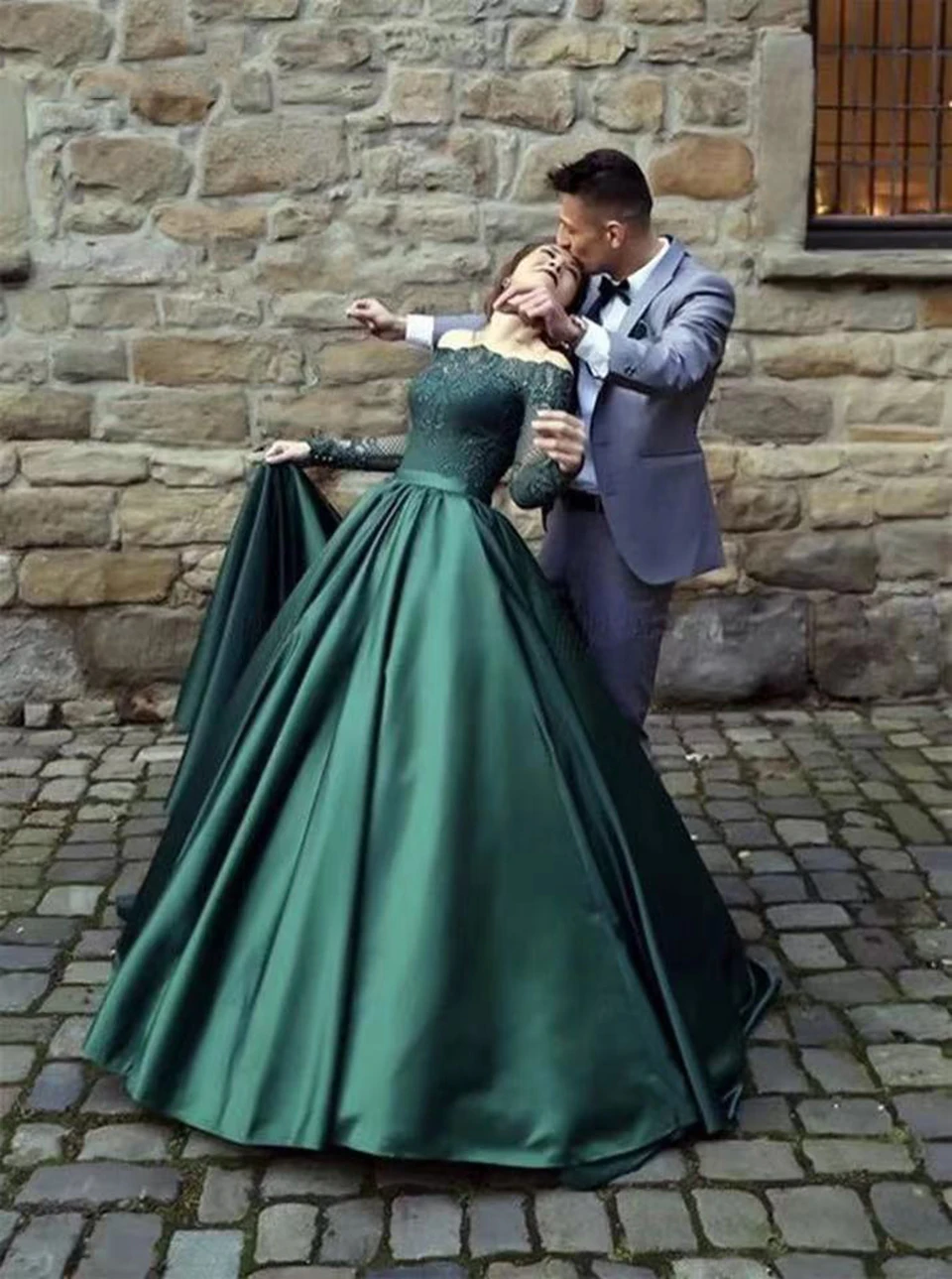 Abiti da sera verdi musulmani a maniche lunghe 2025 Abito formale in raso con spalle scoperte per le donne Abito da festa Abiti da sposa