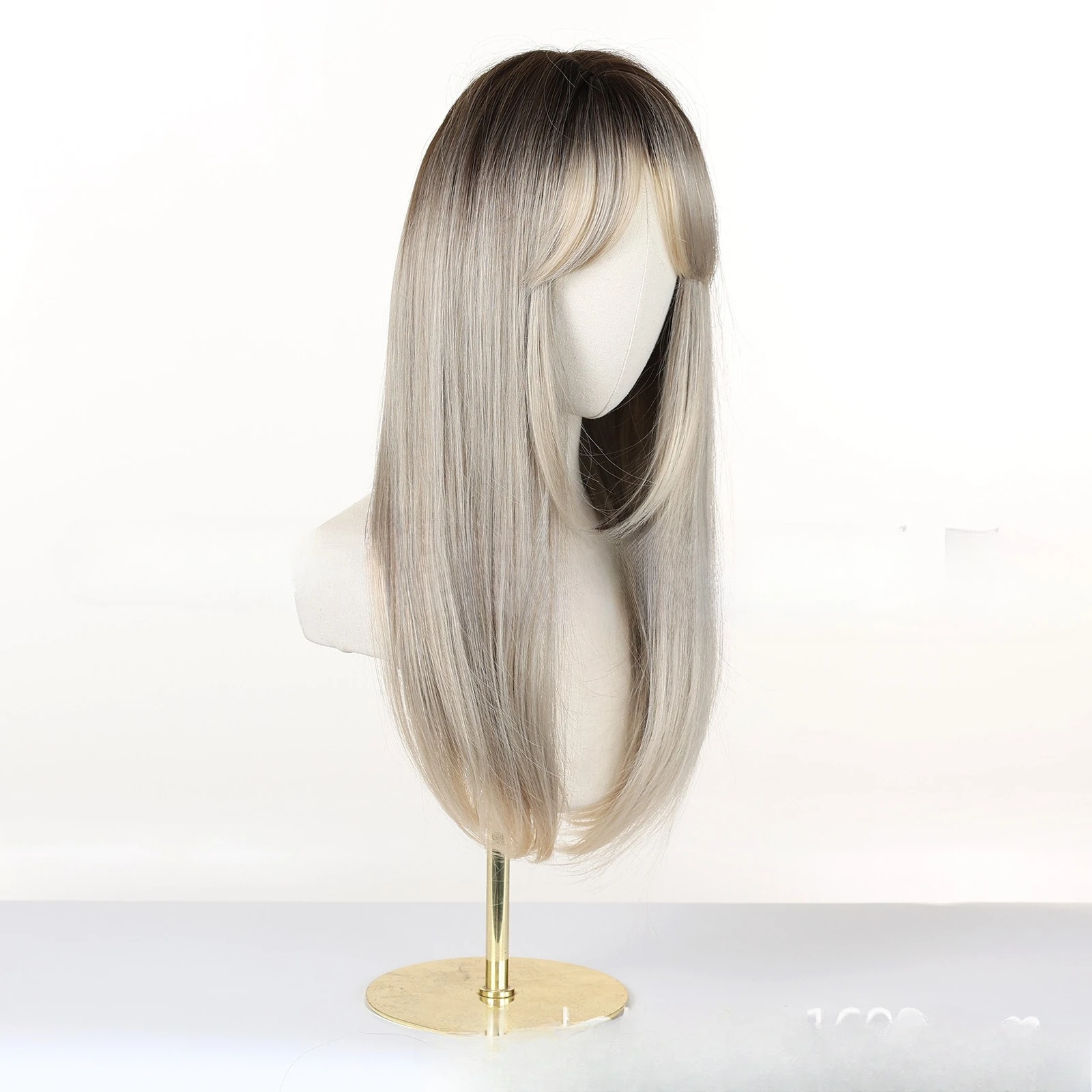Wig baru platinum delapan karakter poni bagian atas kepala dicelup wig panas rambut lurus panjang berlapis hitam di Eropa dan Amerika