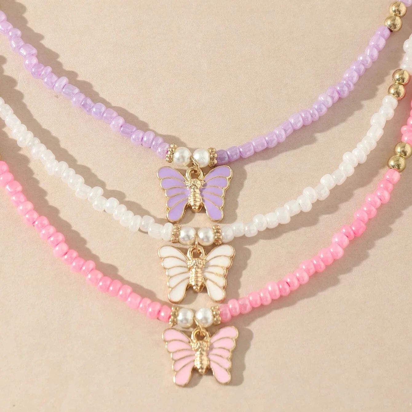 New Candy Color Beads Necklaces For Women Fashion White Pink Purple Beaded Strand Necklace Butterfly Choker Necklaces Jewelry