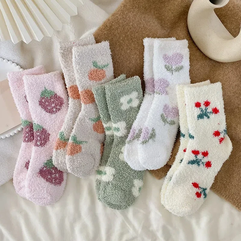 5 Pairs of Autumn and Winter Coral Velvet Sleep Socks For Women\'s Warm Medium Tube Home Floor Socks With Thickened Snow Socks