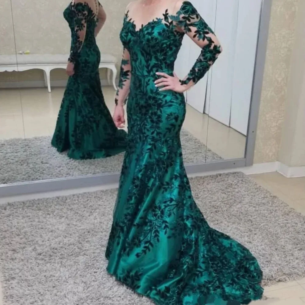 2022 Dark Green Sheer Jewel Neck Mother of Bride Groom Dresses Long Sleeves Illusion Backless with Buttons Long Formal Evening