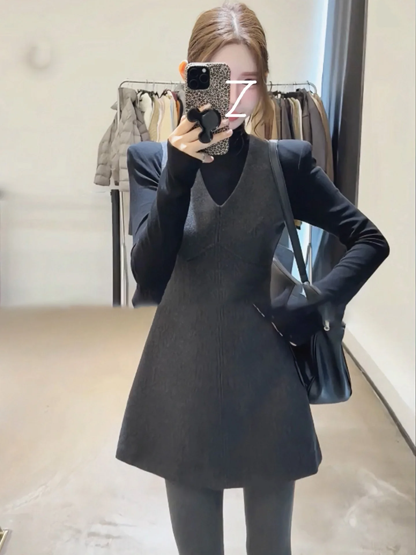 

Женский шерстяной жилет Ele V-Neck: облегающий комплект для осени и зимы. Новинка! Модный тренд для офиса и повседневной носки.