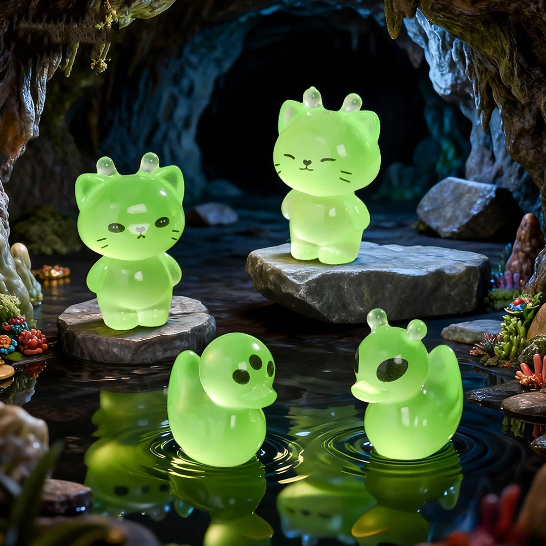 Juego de 4 Figuras de Gatos Alienígenas Verdes, Mini Figuras de Gatos, Adornos de Escritorio, Juguetes Decorativos para el Hogar, Regalos de Navidad para Niños y Niñas