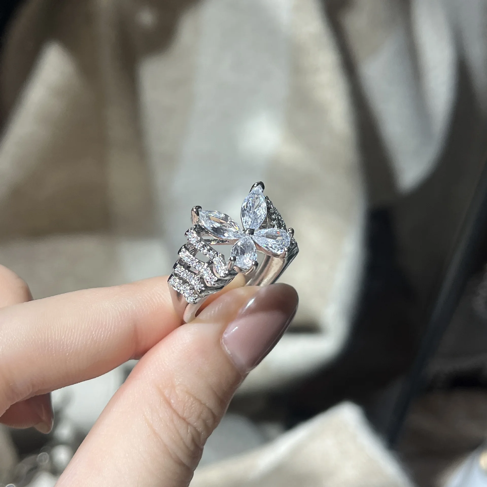 

Beautiful and unique stereoscopic butterfly rings for women silver 925 diamonds luster sweet and layered style fashion jewelry