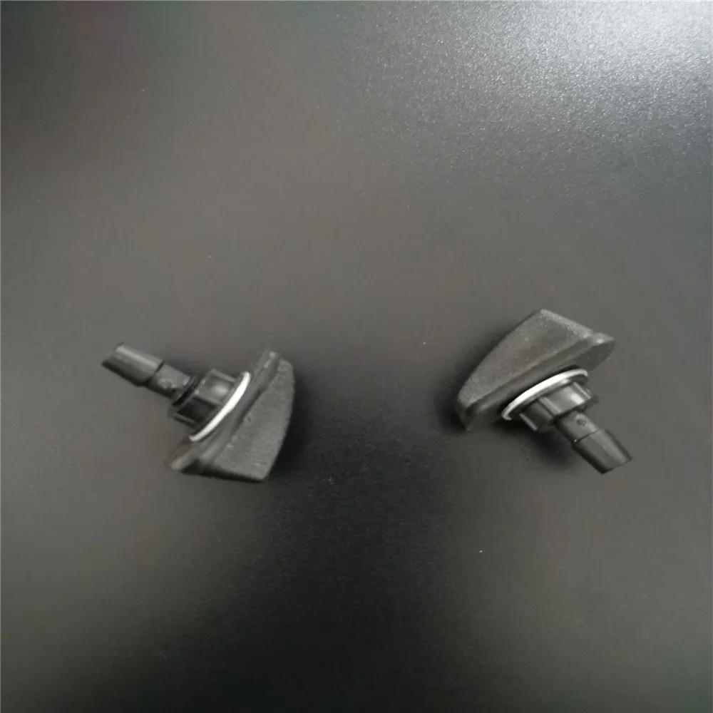 2Pcs Front Windshield Wiper Washer Jet Nozzle for Hyundai I30 I20 IX35 I40 Tucson Getz Sonata Veloster Elantra Kona