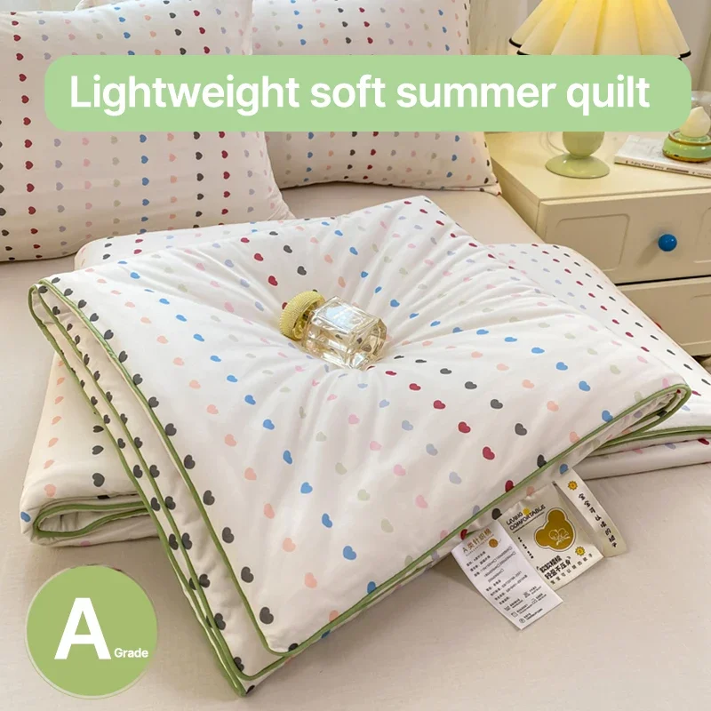 Heart Print Spring Summer Quilt Soft Breathable Air Conditioner Comforter Machine Washable Lightweight Thin Duvet Summer Blanket