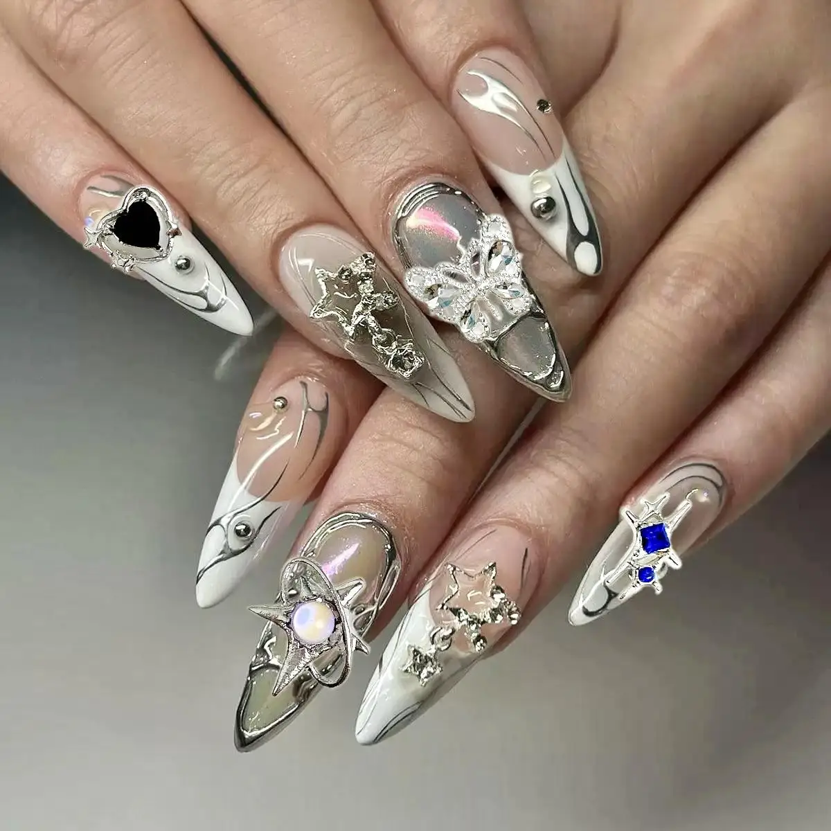 20PCS Exquisite Funkelnde Silber Legierung Intarsien Strass Nagel Charms Herz Stern Schmetterling Gemischt Nail art Dekoration DIY Handwerk