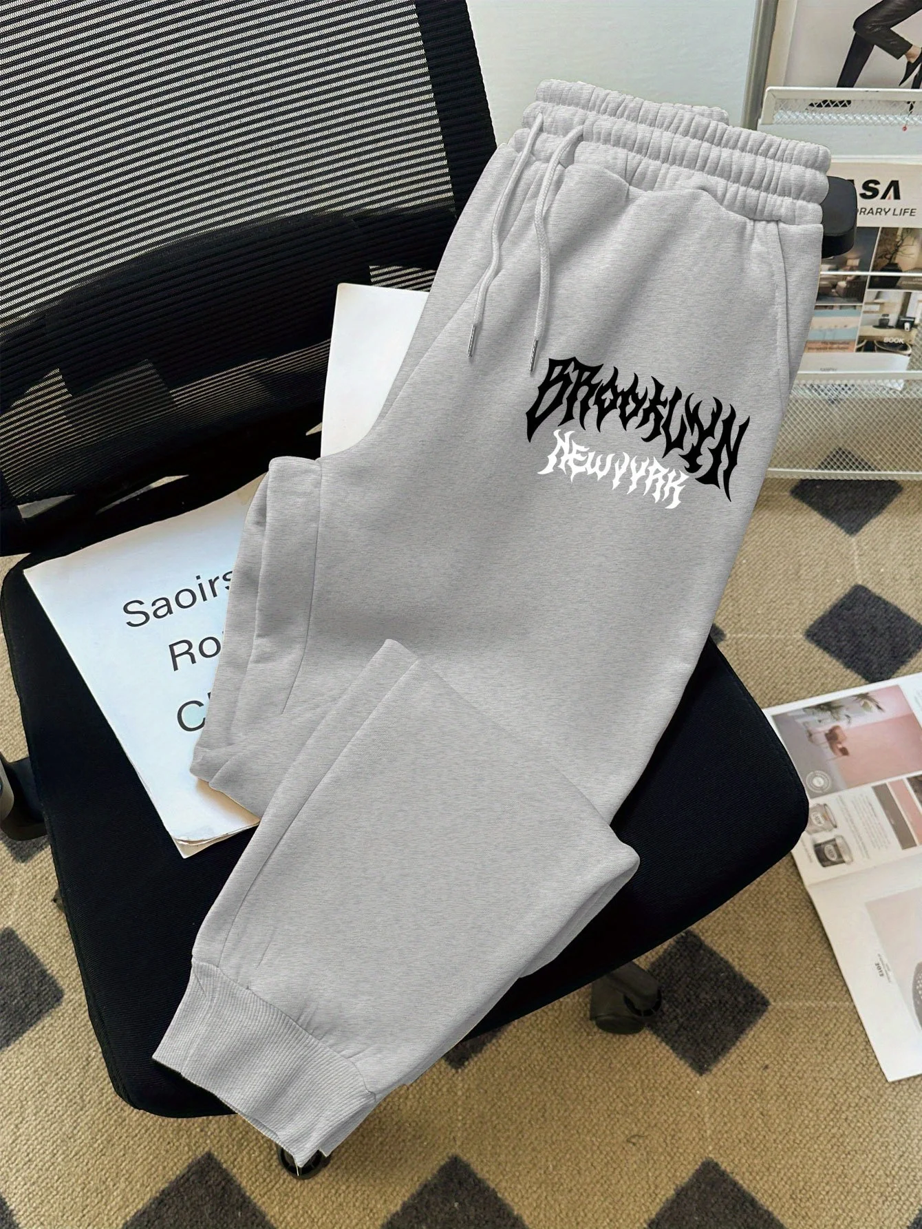 

Мужские спортивные штаны в уличном стиле в стиле хип-хоп с готическими надписями и эластичным поясом с геометрическим принтом, стильные брюки для повседневной одежды