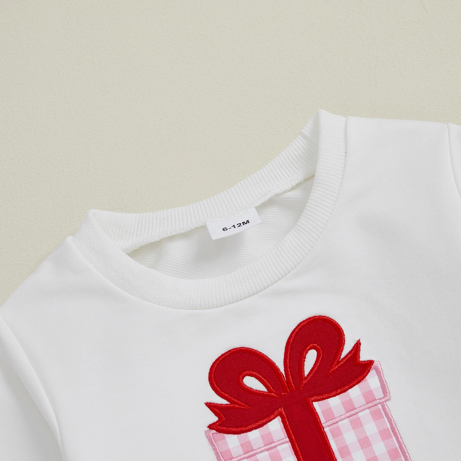 طقم سويت شيرت بأكمام طويلة مطبوع ومطرز لعيد الميلاد للفتيات الصغيرات مع قيعان جرس منقوشة مكونة من قطعتين #4