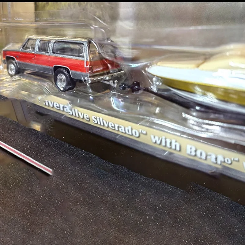 GreenLight 1:64 Scale 1987 Suburban K20 Silverado & Boat And Boat Trailer 32290B Model Collection Ornament Souvenir Gift