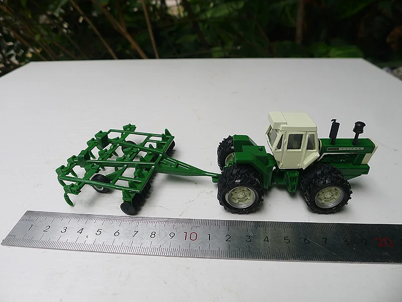 Diecast Alloy 1:64 Scale 2655 Mulch Ripper 8-wheel Twisted Waist Tractor Plow Model Adult Classic Collection Toys Gifts Souvenir