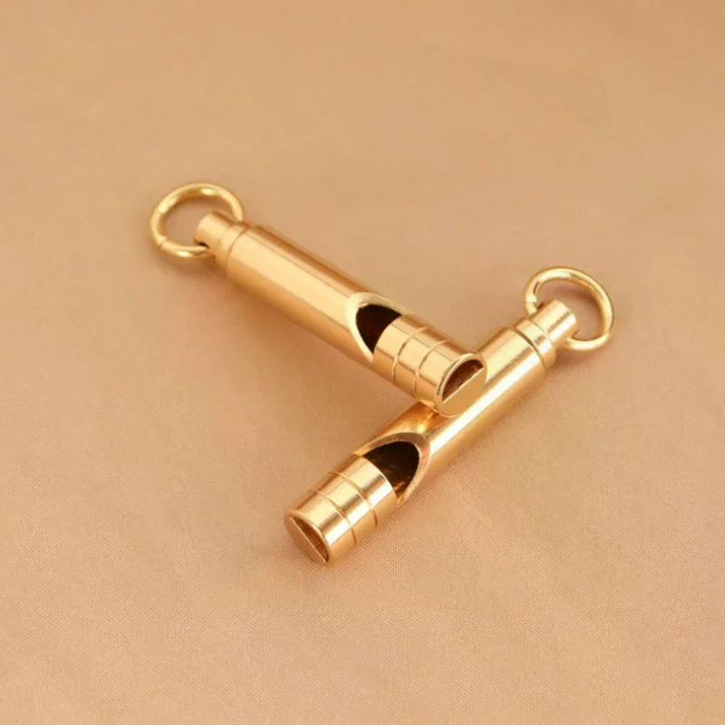 Fischietto di sopravvivenza di emergenza in ottone multifunzionale Portachiavi portatile Attrezzi da esterno Fischietto da addestramento per escursioni in campeggio