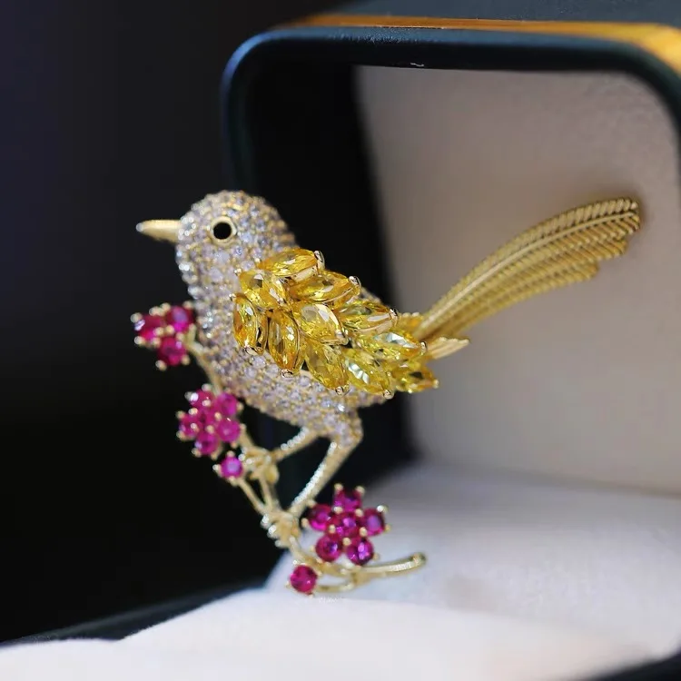 Chinese Style Coloful Rhinestone Magpie Bird Brooches for Women Men Auspicious Animal Good Luck Plum Blossom Shiny Pins Jewelry