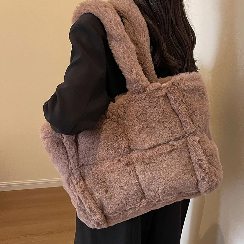 Bolsa de pelúcia monocromática com grande capacidade para mulheres, bolsa de ombro simples, bolsa de deslocamento, alta qualidade, inverno, nova