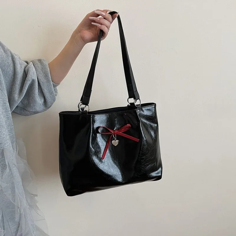 

Fashionable Elegant Crossbody Tote Large Capacity Textured Feel Can Be Used As A Stylish Diaper Bag For The Lady