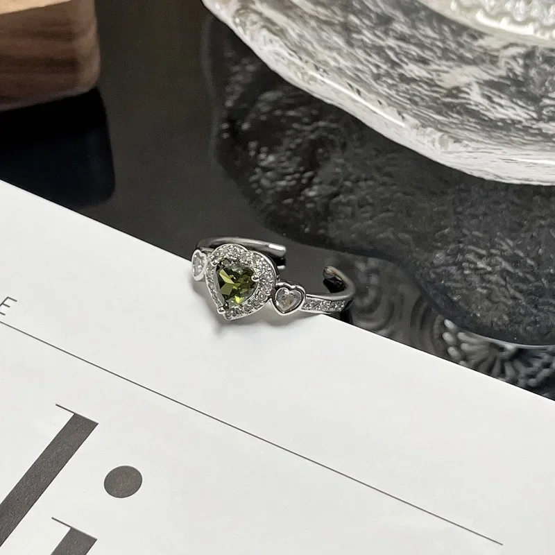 Anello di apertura personalizzato da donna con zirconi verde oliva dolce e fresco di lusso leggero, delicato anello per l'indice con vento freddo