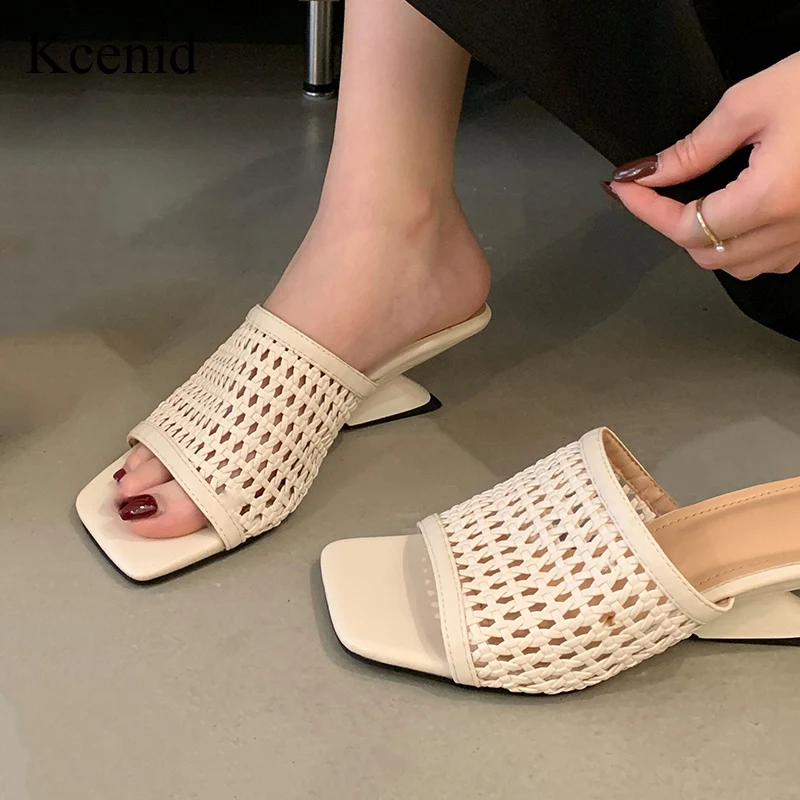 

Kcenid/женская обувь на танкетке, шлепанцы на каблуке для женщин, новые модные тапочки, женская обувь на танкетке с квадратным носком, черный, серебристый цвет