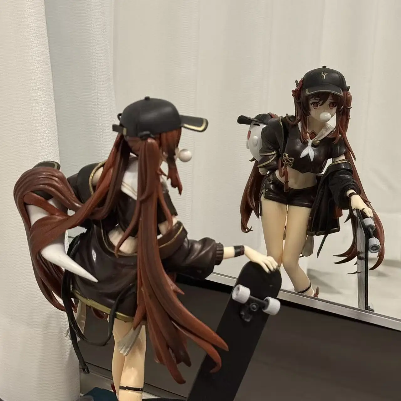 

Коллекционная фигурка аниме-персонажа Ху Тао на скейтборде из Genshin Impact, модель-игрушка, подарок