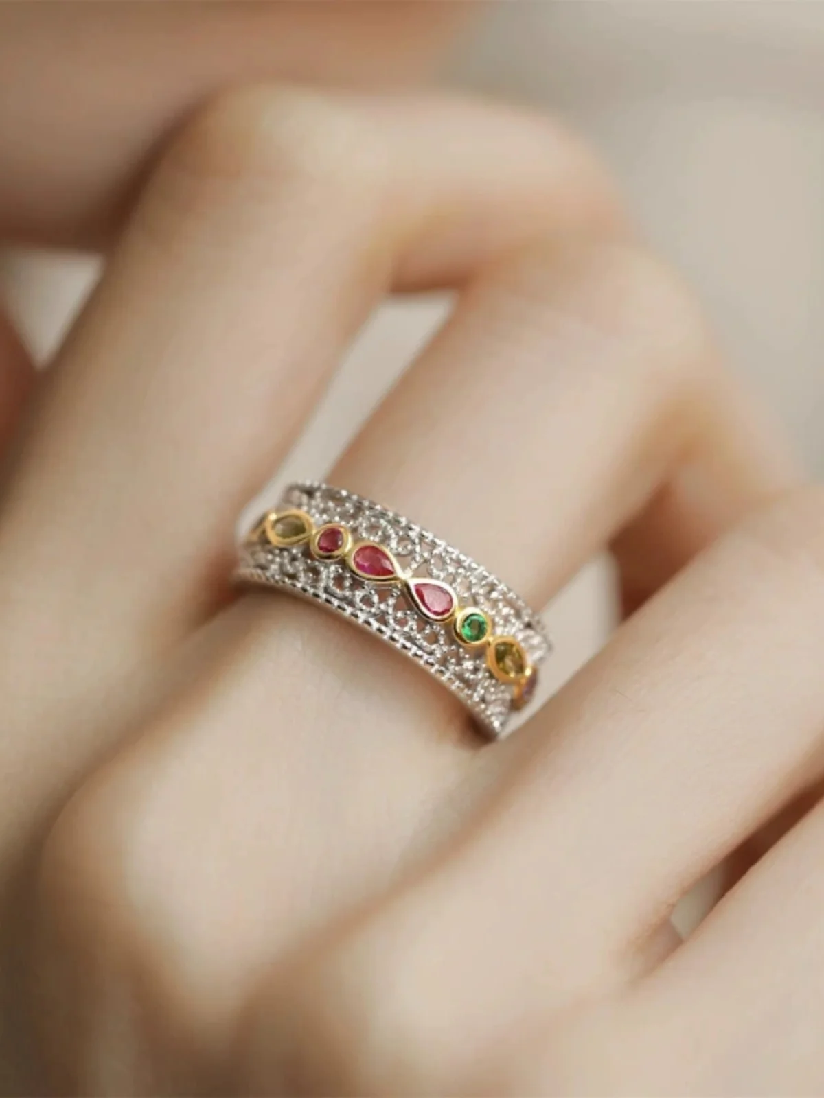 

Ретро-кольцо с кружевным узором и цирконами для женщин, роскошный матовый дизайн, универсальное, высококачественное, модное кольцо на указательный палец