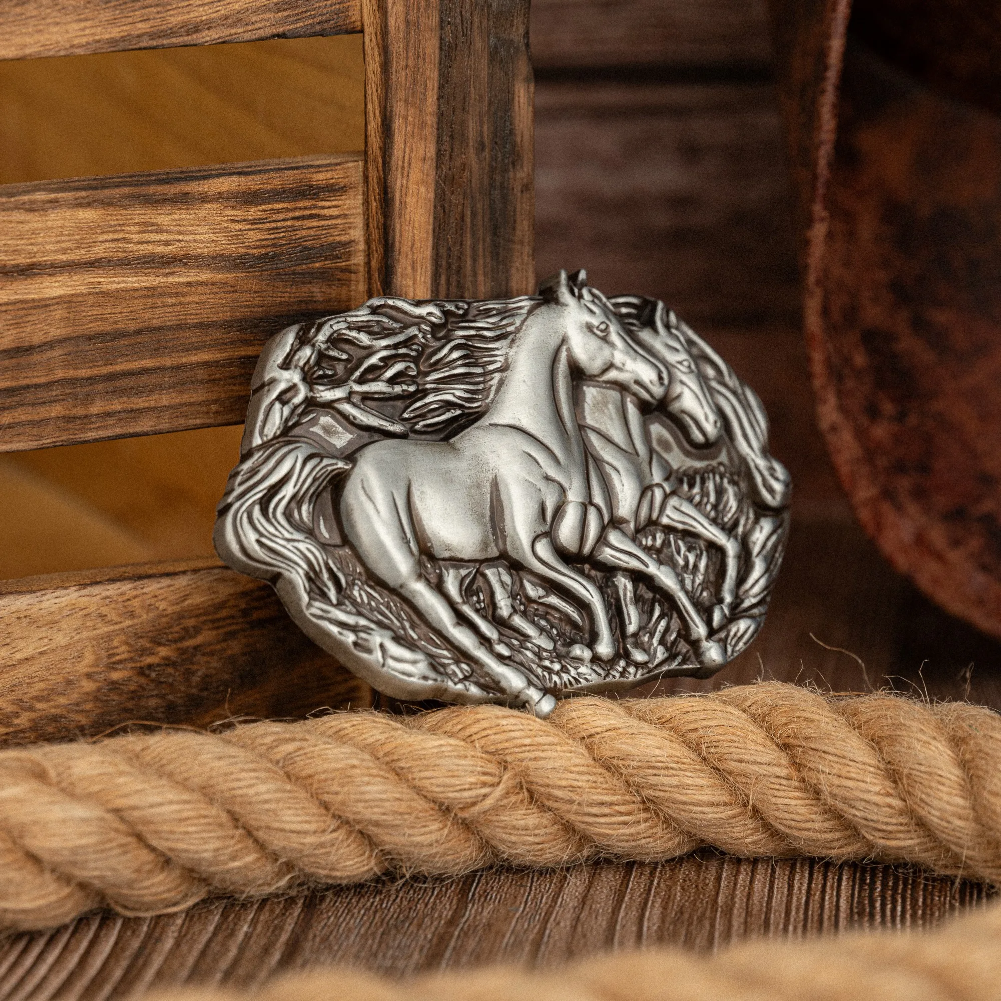 Uma fivela de dois cavalos/Colosseum/cavalheiro, uma fivela de cinto masculina ocidental única e versátil