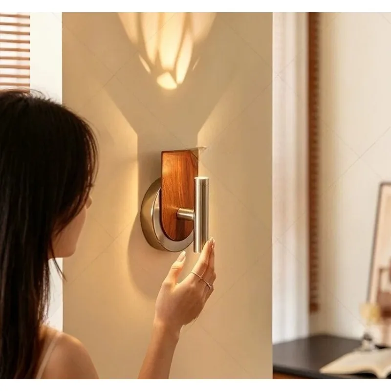 Medieval projection wall lamp, original design light and shadow imaging Bauhaus retro high-end living room bedroom bedside