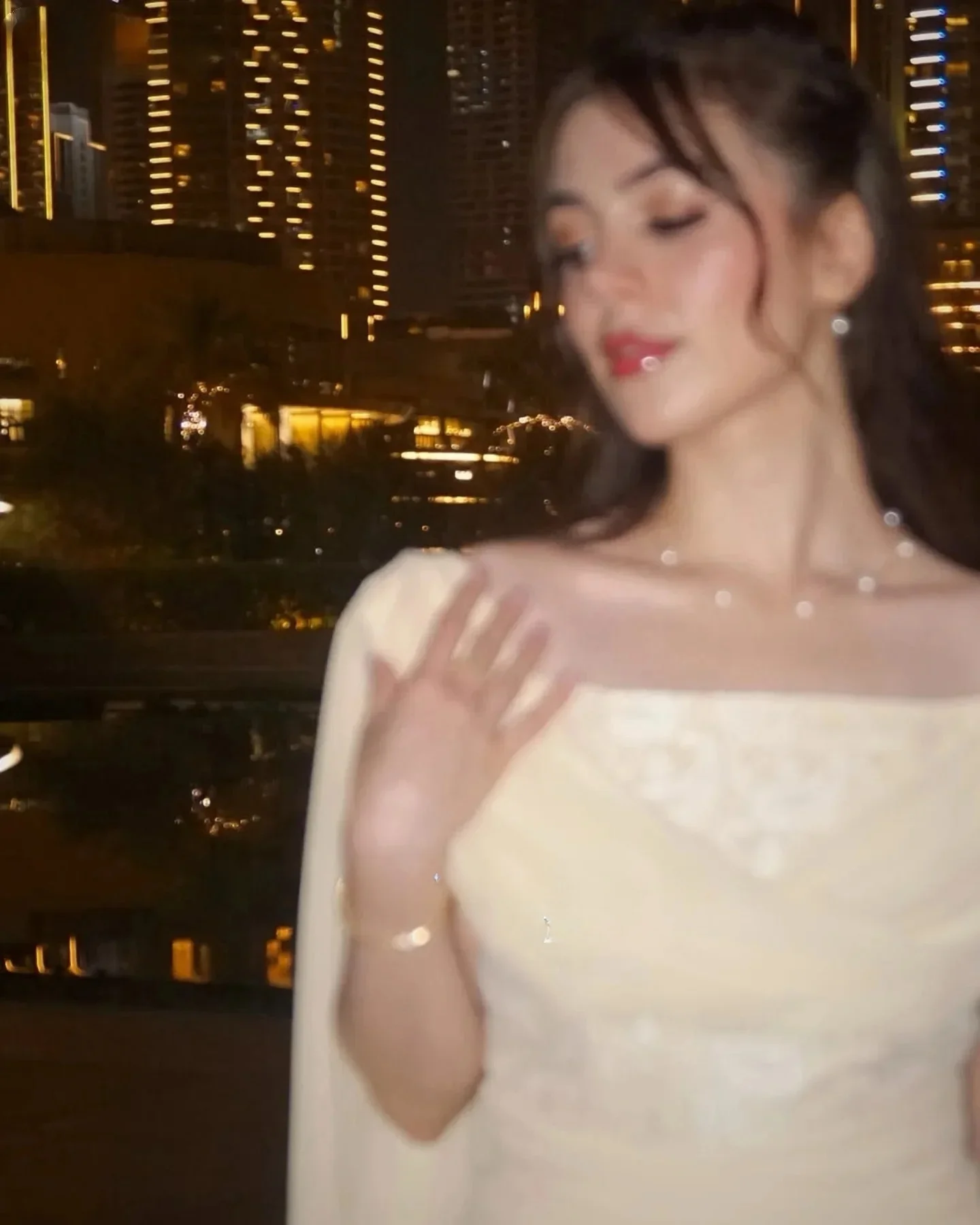 فساتين سهرة أنيقة مكشوفة الكتف من LAYXHS بدون أكمام على شكل حرف A للنساء فساتين حفلة موسيقية مخصصة