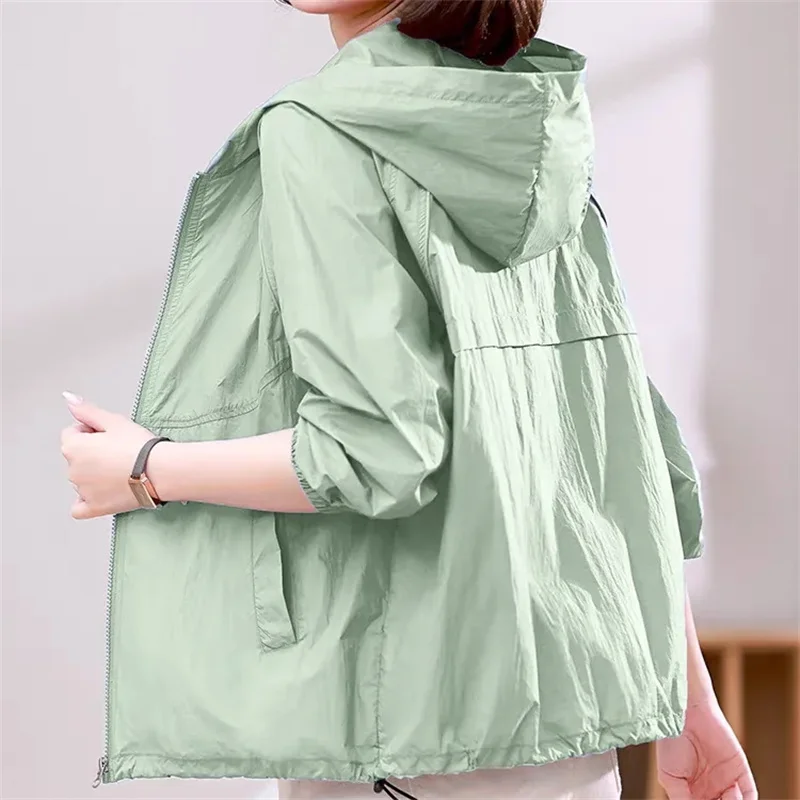 Sunscreen Jacket Women's Summer 2025 New Middle-Aged Mother Sports Thin Outwear Fashion Breathable Sun-Protective Clothing Coat