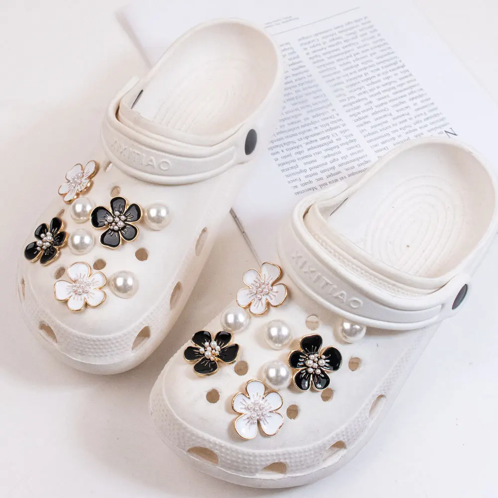 DIY Simulation Alloy Five-Petaled Flower Pearl Rhinestone Hole Shoe Charms Garden Shoe Decoration Accessories Girl Gift