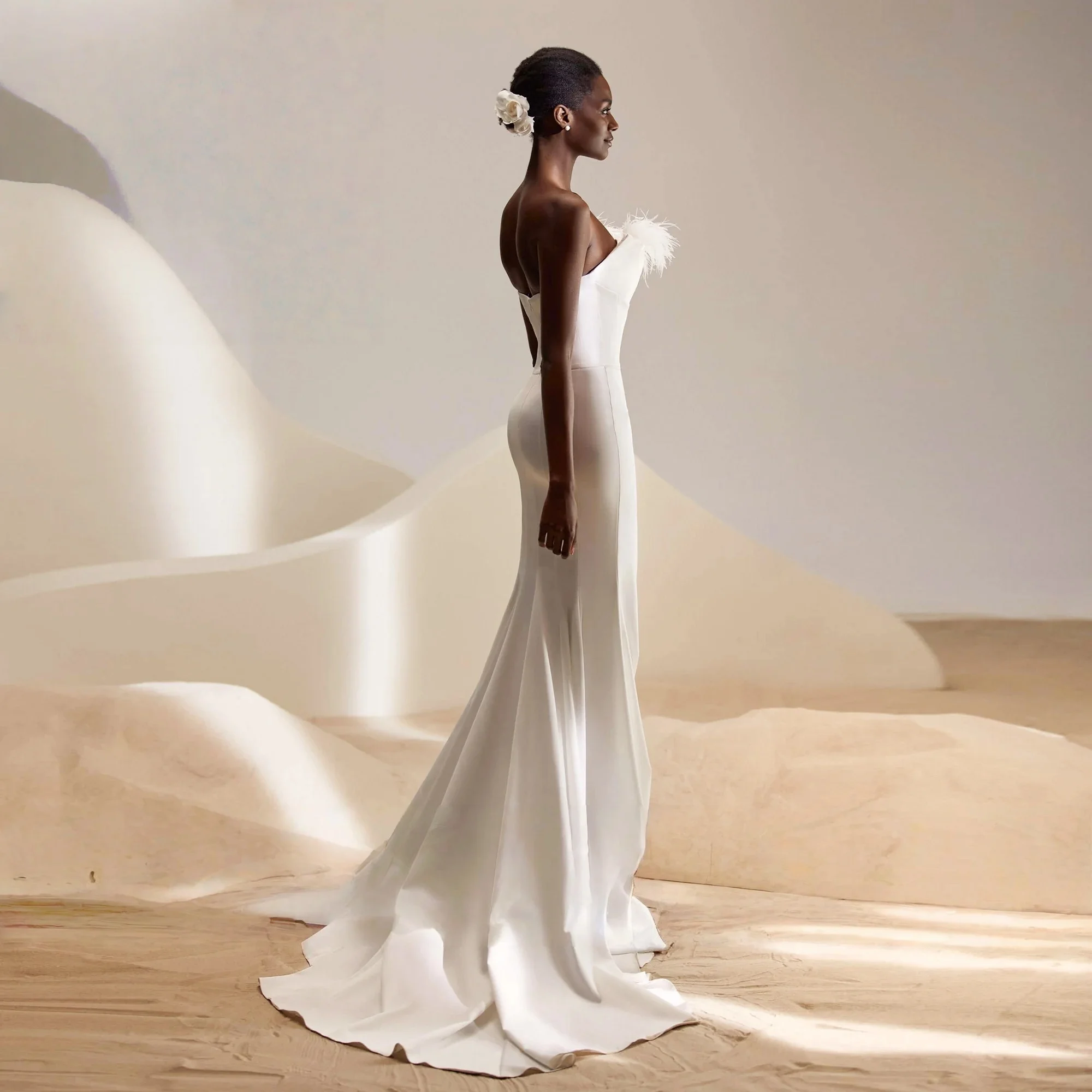 Suknie ślubne na plażę Syrena Bez ramiączek Pióra Boho Suknia ślubna Arabia Saudyjska Dubaj Islamska Vestido De Noiva Szyte na miarę