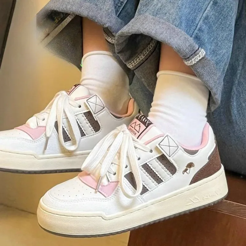 

SHANPA Strawberry Chocolate Womens Volcanise Shoes Niche Retro Skateboard Shoes Multi Material Splicing Lace Up Womens Sneakers