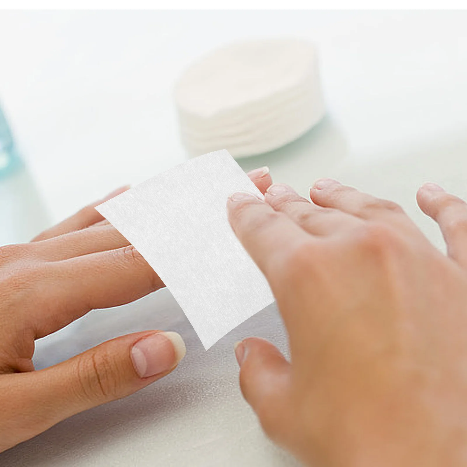 

1200pcs Cleaning Cotton Pads Facial Makeup Remover Wipes Non-woven Fabric Travel Size White Thin Lint Free Cotton Pads For Toner