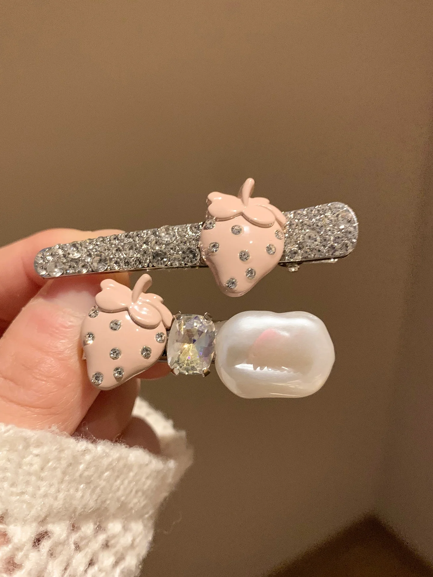 presilhas-de-cabelo-fenas-estilo-coreano-com-strass-rosa-morango-acorios-de-cabelo-fofos-para-franja-lateral-sensaca