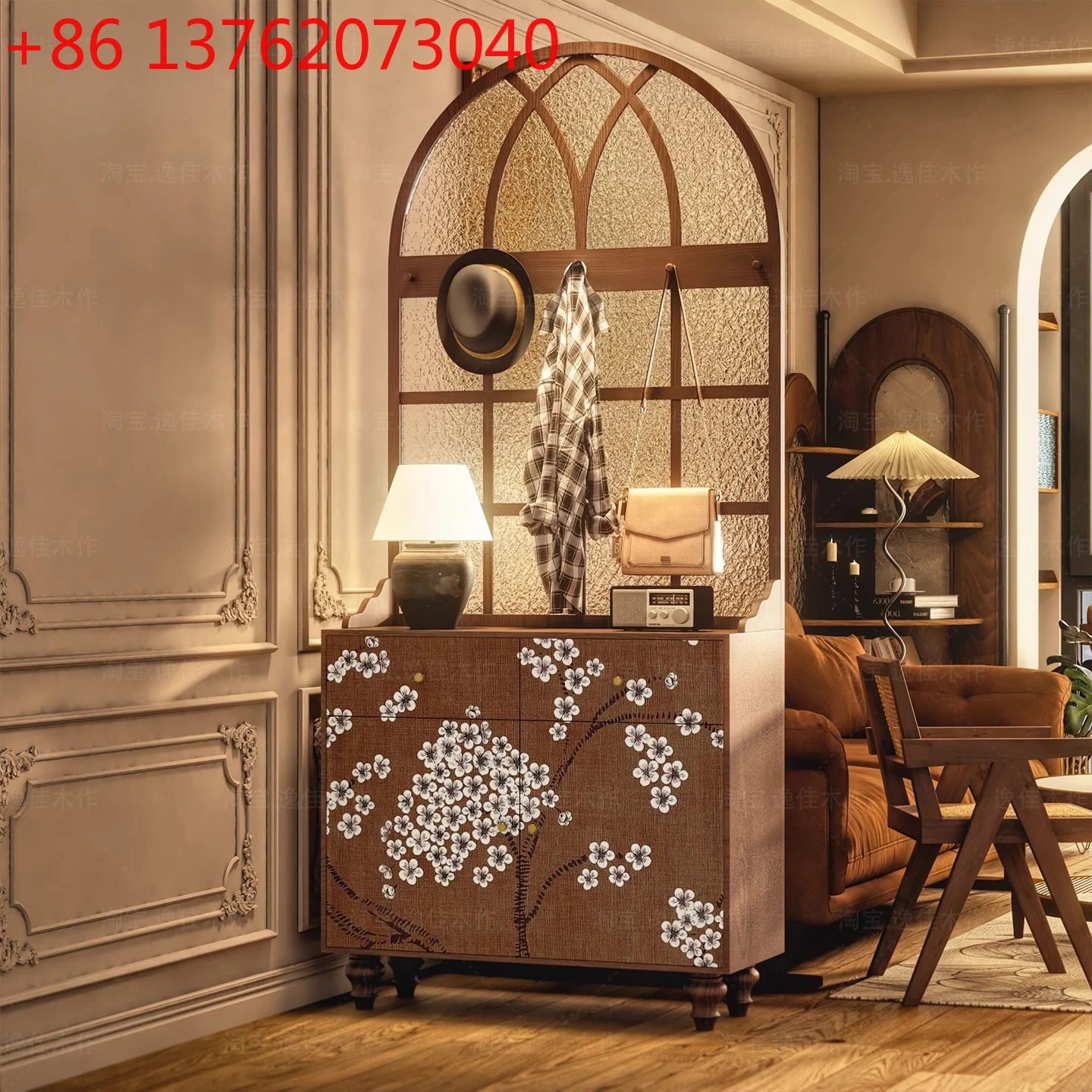 

Входной шкаф с лицевой дверью и шкафом для украшения гостиной интегрированным у стены.