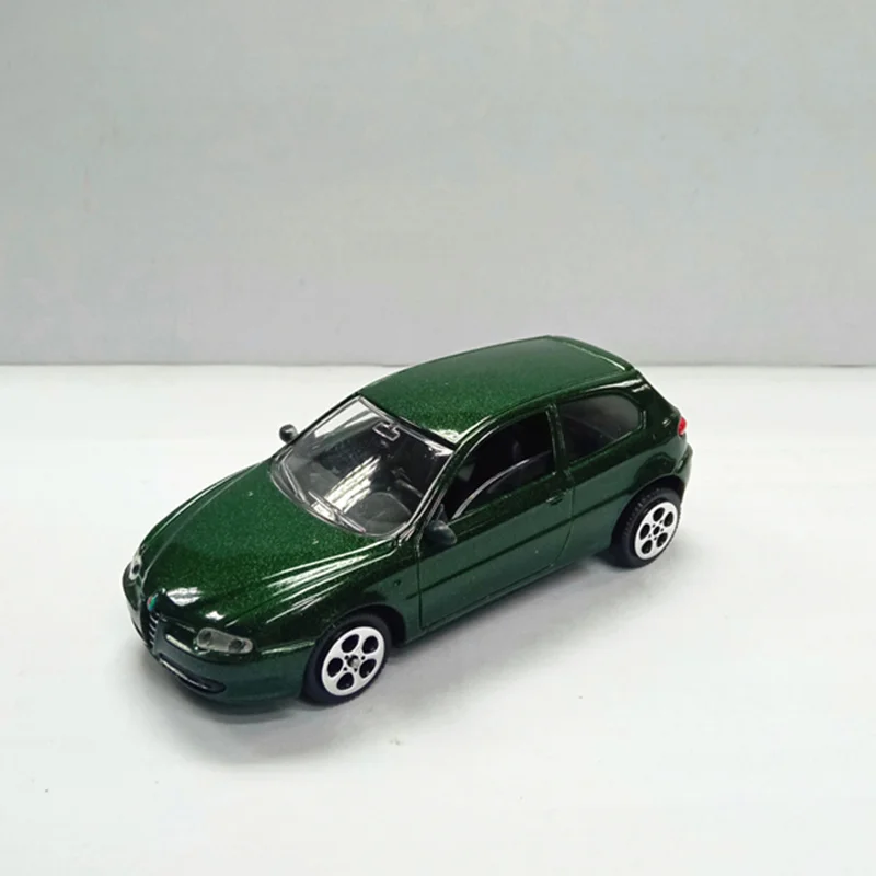 Oryginalny model Alfa Romeo Stelvio Mini z odlewu ciśnieniowego, skala 1:43, stop aluminium, symulacja klasycznego modelu, hobby i kolekcje, pamiątka, ekspozycja.
