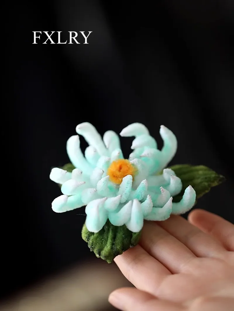 FXLRY Original Design Handmade Vintage Autumn/Winter Brooch Chrysanthemum Plush Corsage Coat Pin