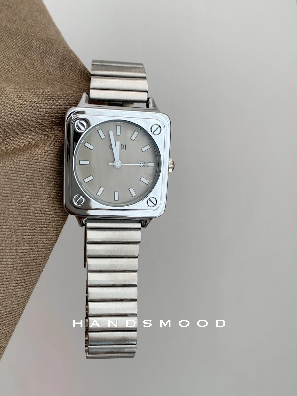 

SilverGray Square-Shaped Women'S Watch With A SophisticatedStylishAnd Casual Feel A Versatile And Fashionable Quartz Wristwatch.